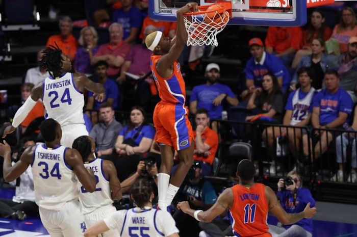 Kowacie Reeves dunking